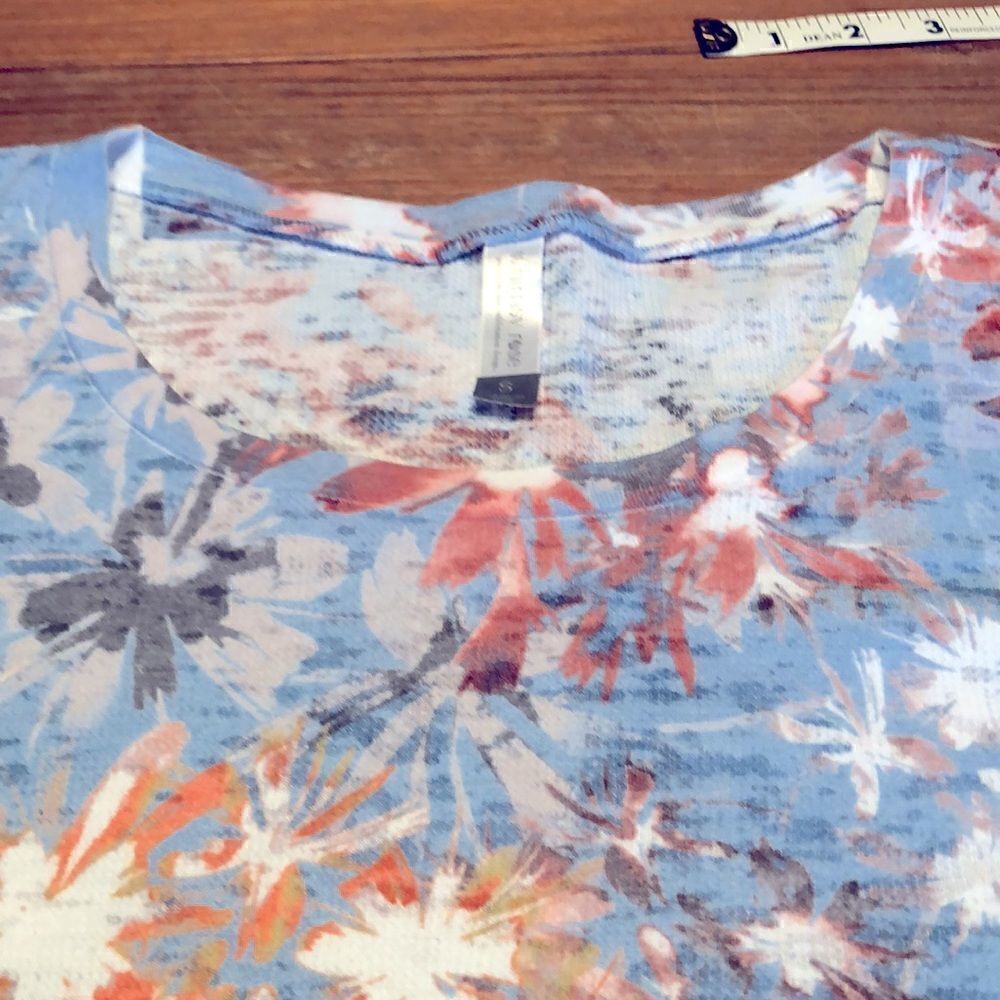 Whimsy Rose hi-low flowy scoop neck Tunic Top soft blue with florals Size S - Picture 5 of 5